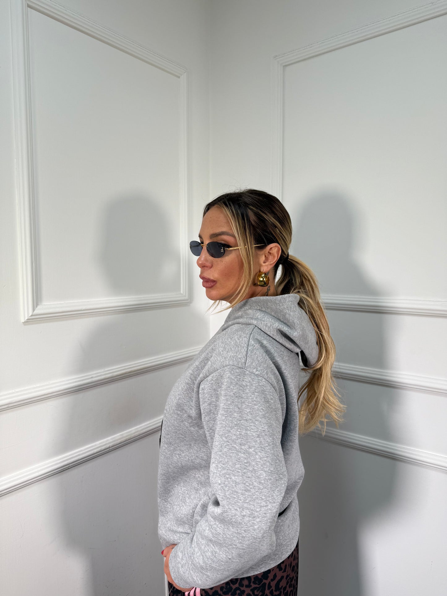 Felpa in pile con cappuccio Feel grigia 25762