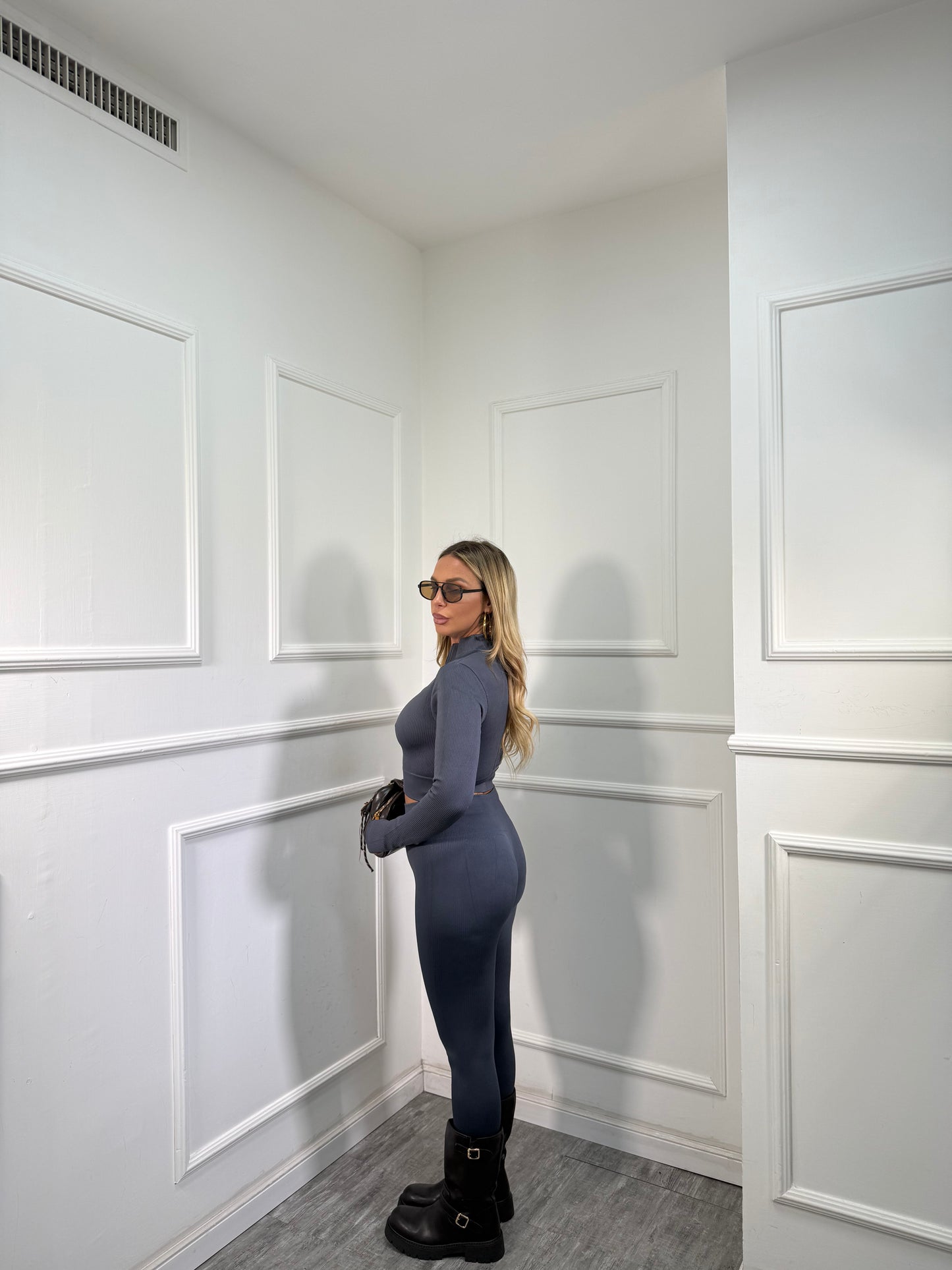 Coordinato zip contenitivo Skim grigio fumo hw44028