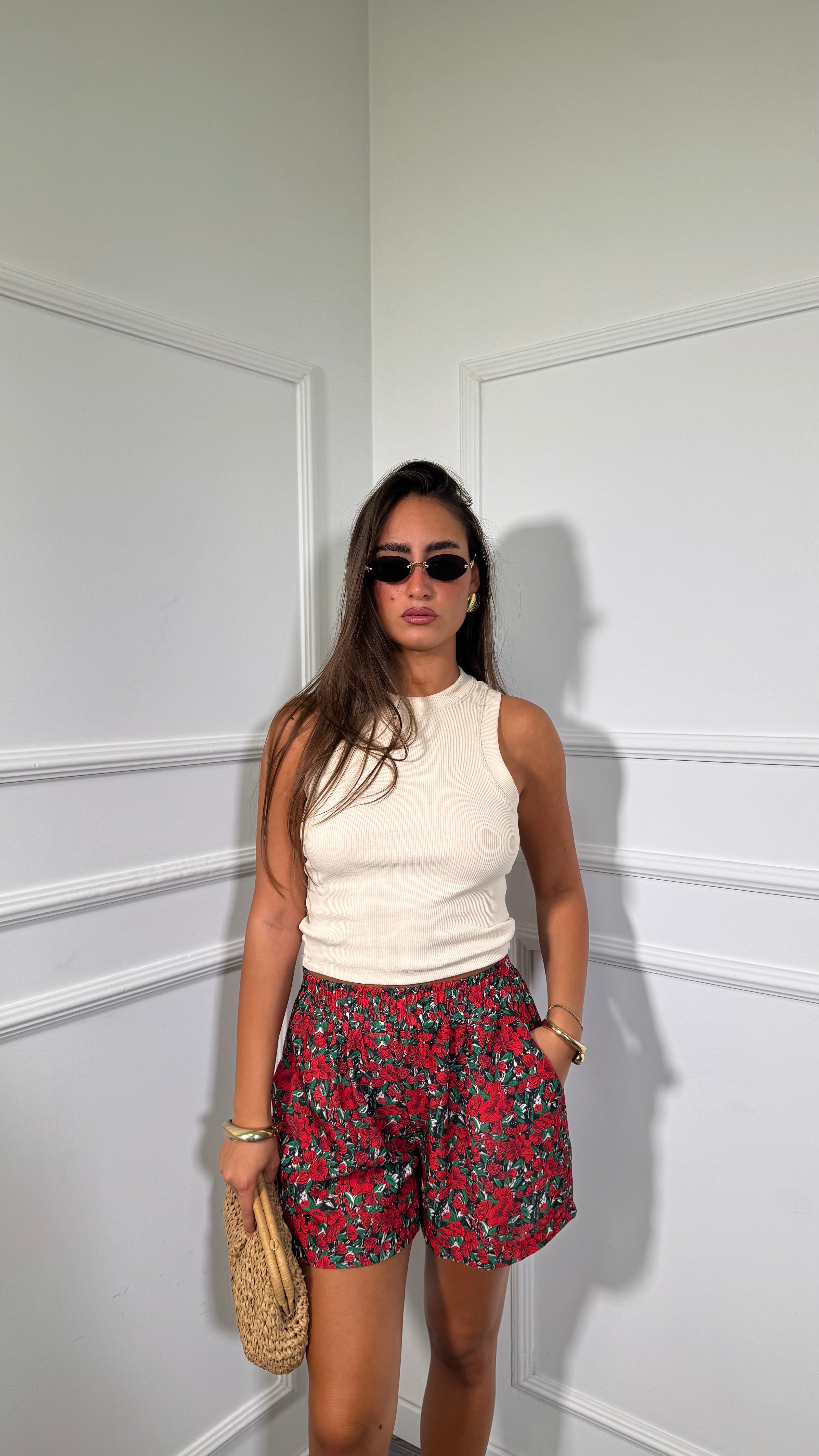 Pantaloncino con fiorellini rossi 7148