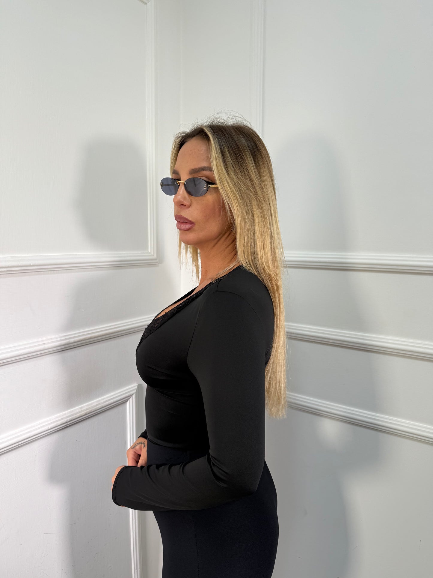 Body in lycra scollo a V in pizzo nero 43970