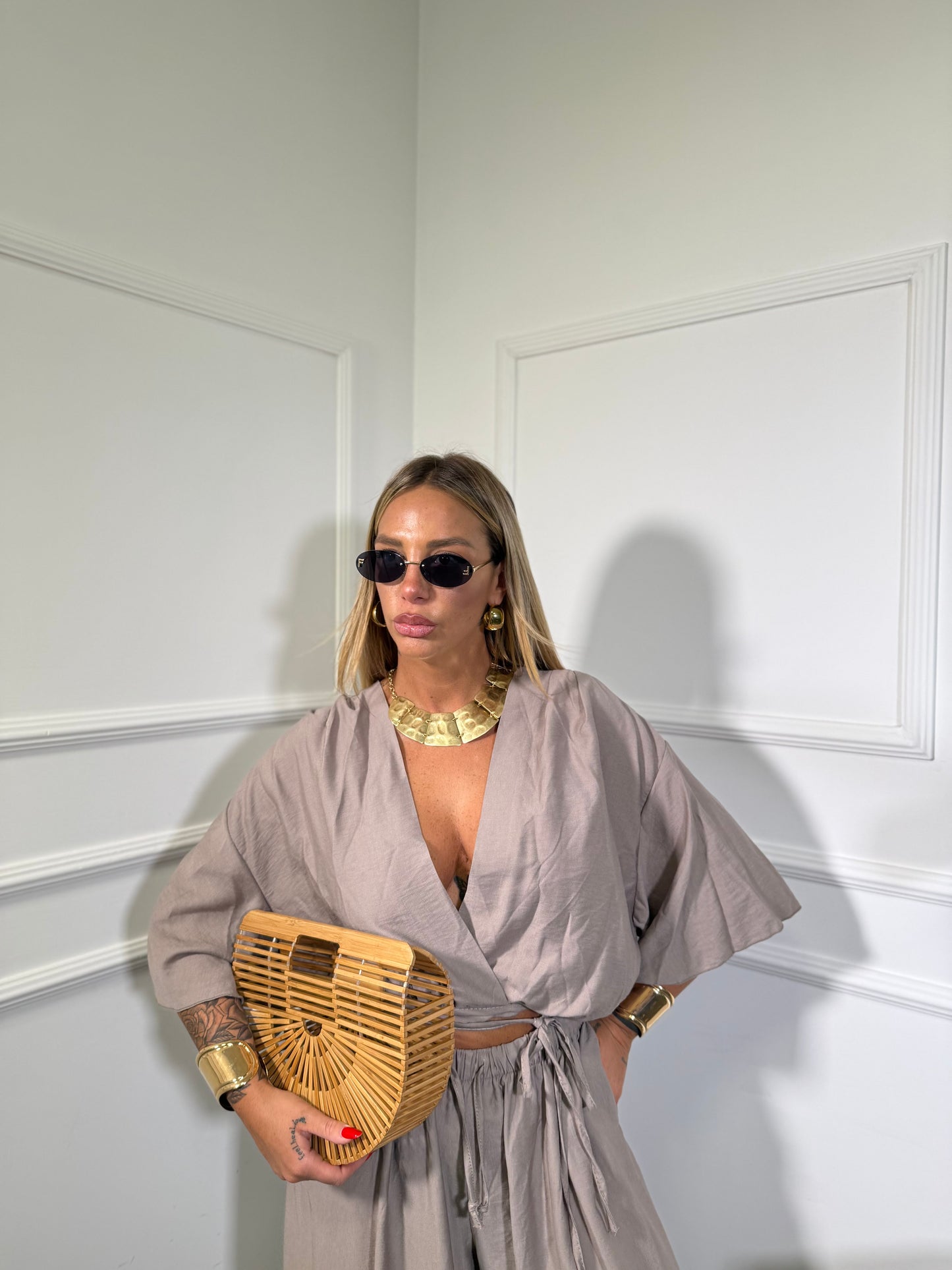 Coordinato con blusa a portafoglio (Curvy) Zamira taupe 335