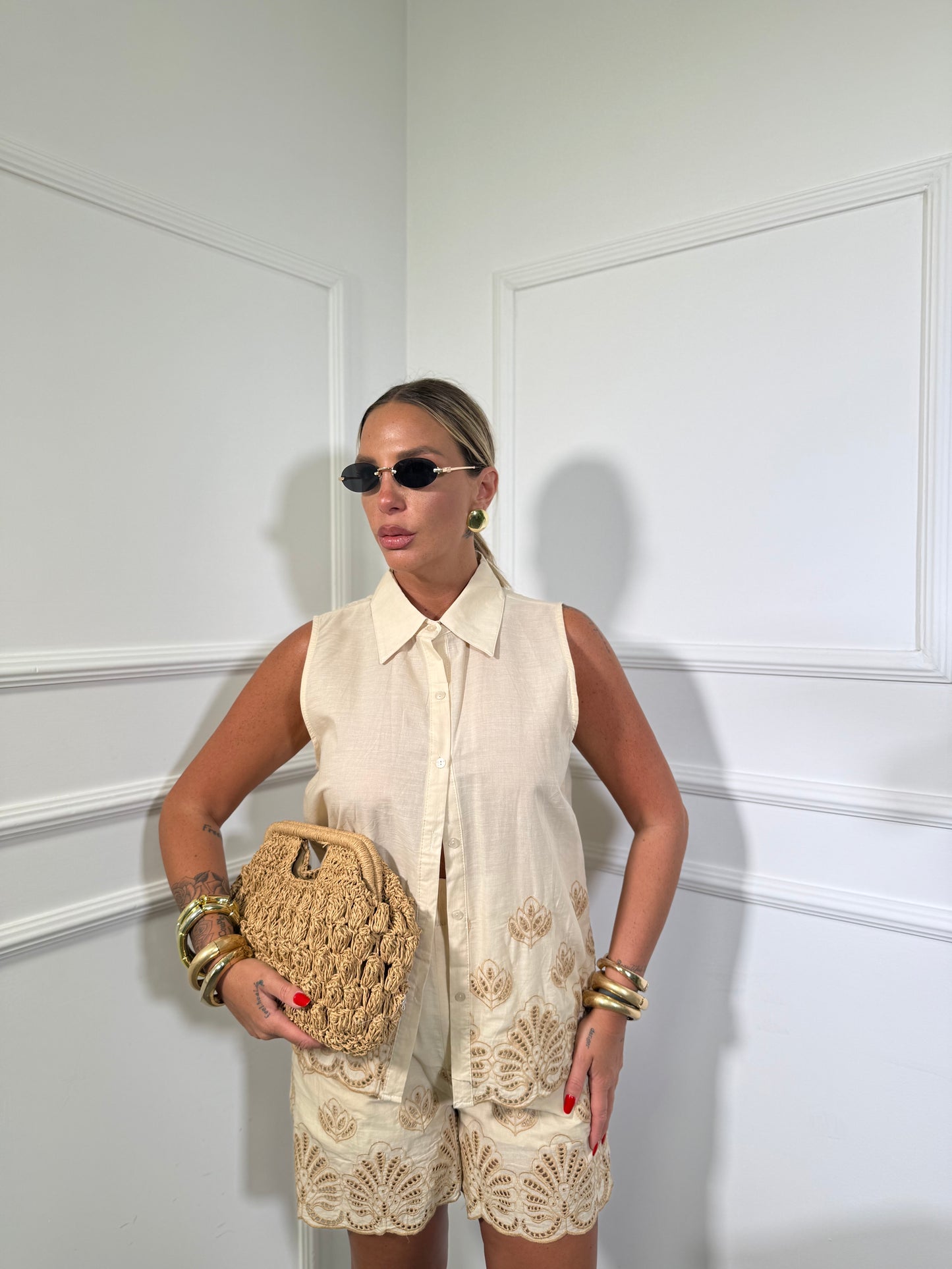 Coordinato in cotone con ricami in pizzo San gallo beige bc518