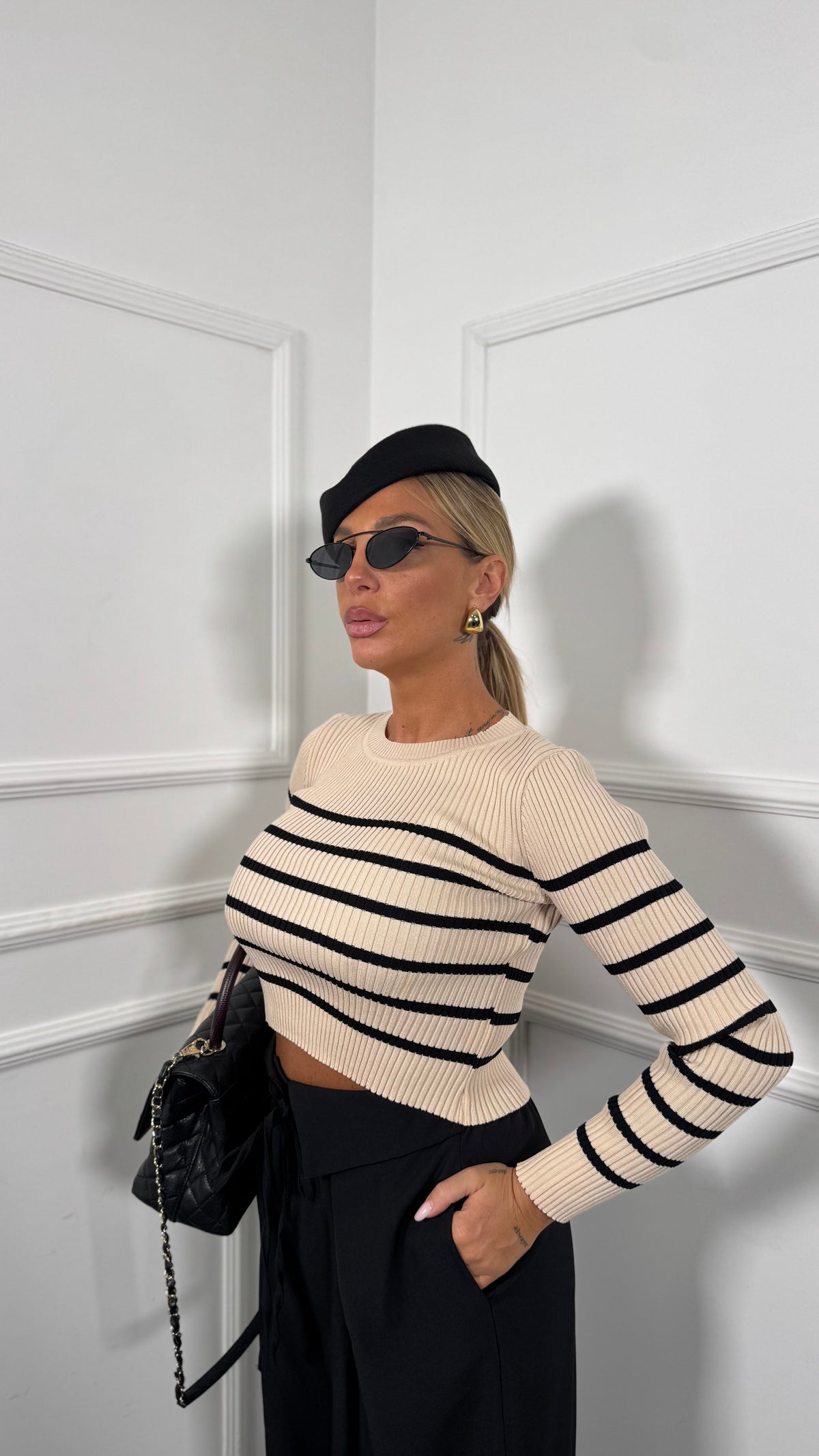 Maglioncino Crop a costine beige/nero zs5324