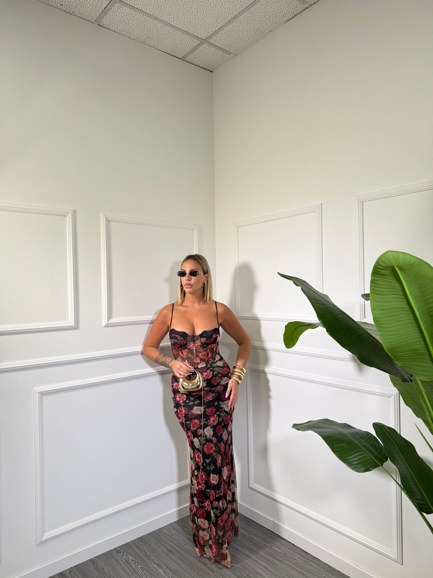 Abito midi in chiffon con pizzo drappeggiato Nizza floreale nero 474808