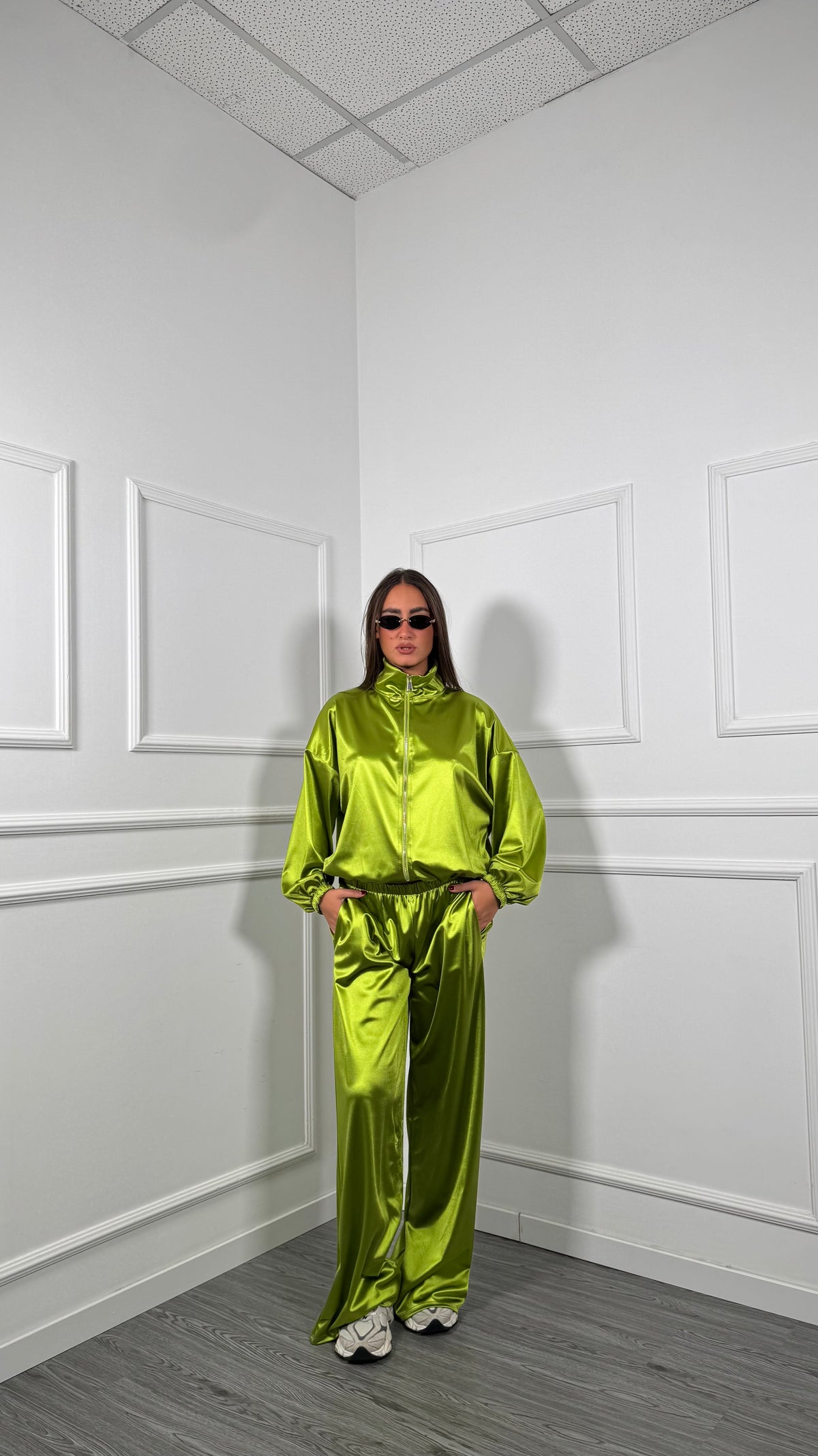 Coordinato tuta in raso Glow verde acido m8776