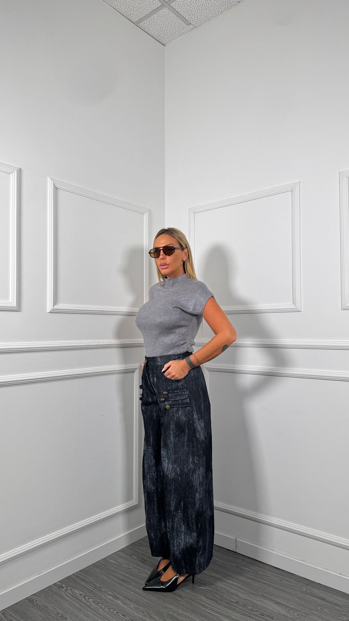 Jeans balloon effetto slavato con bottoni grigio hp10697