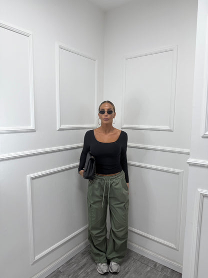 Pantaloni parachute in nylon verde militare 31050