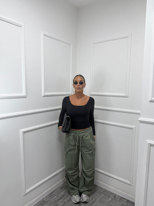 Pantaloni parachute in nylon verde militare 31050