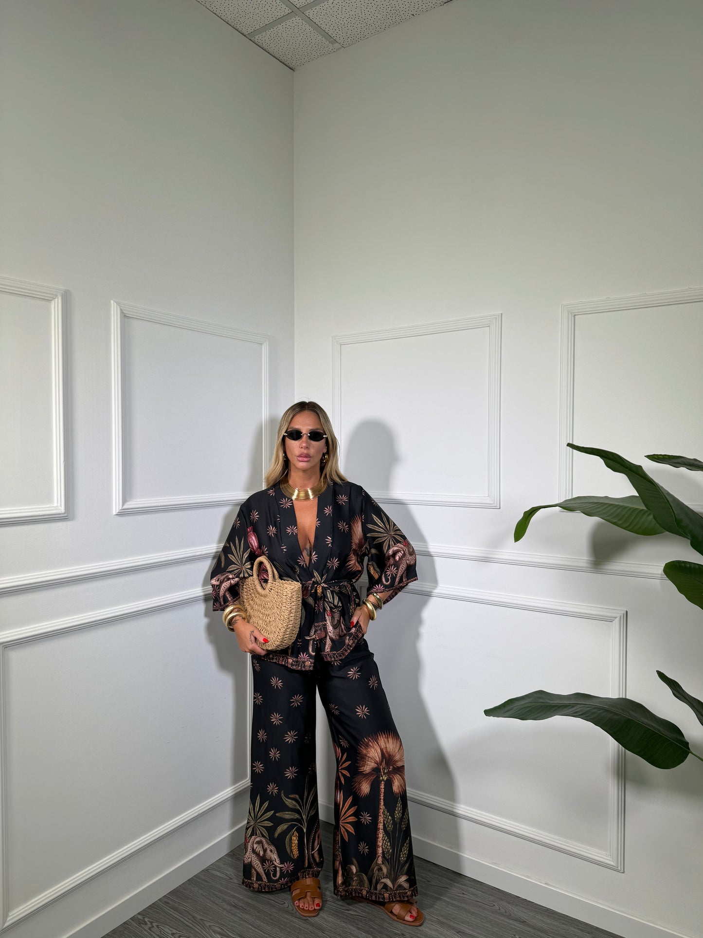 Coordinato in satin con kimono India nero