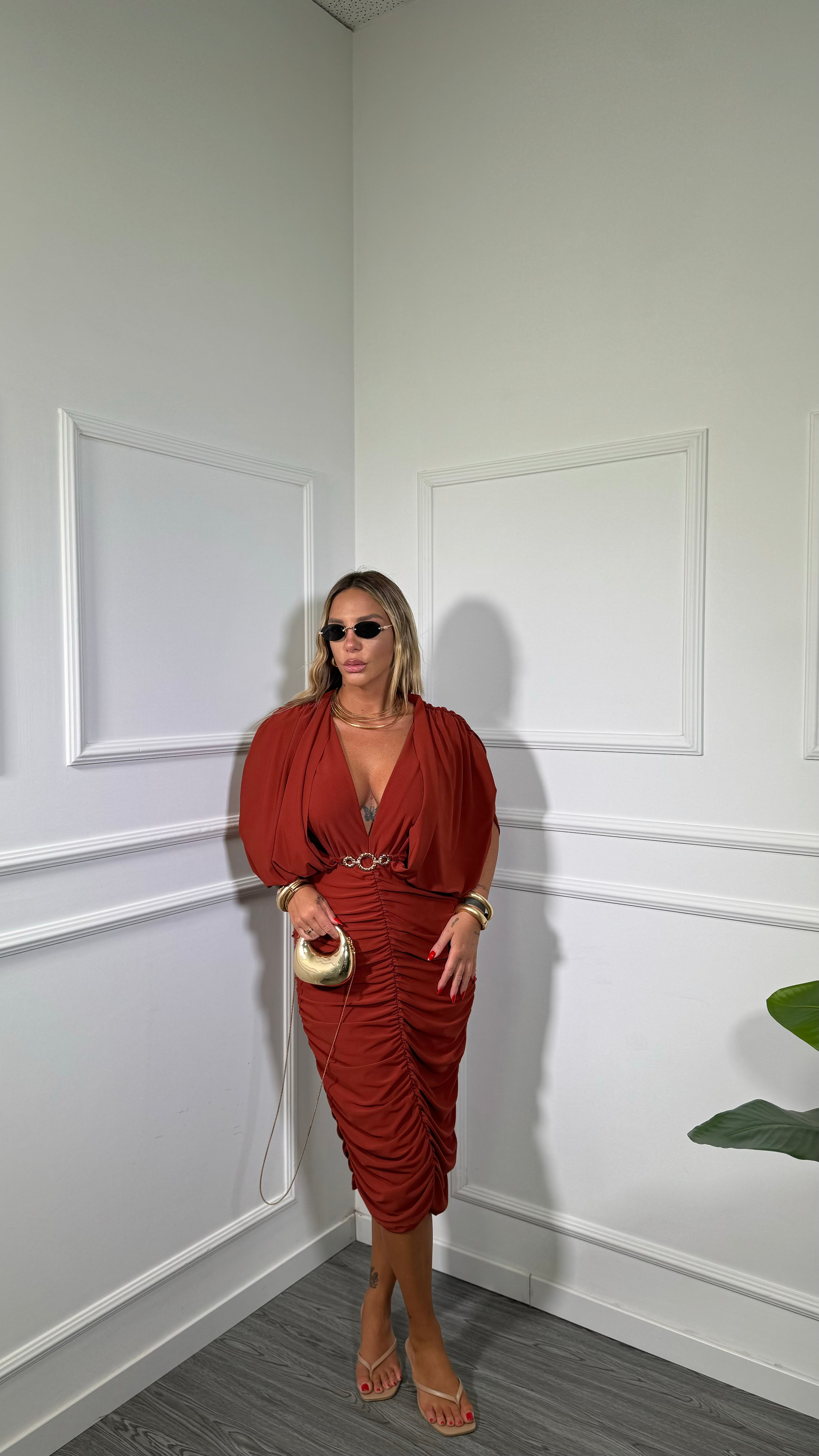 Abito midi drappeggiato (curvy) coccio