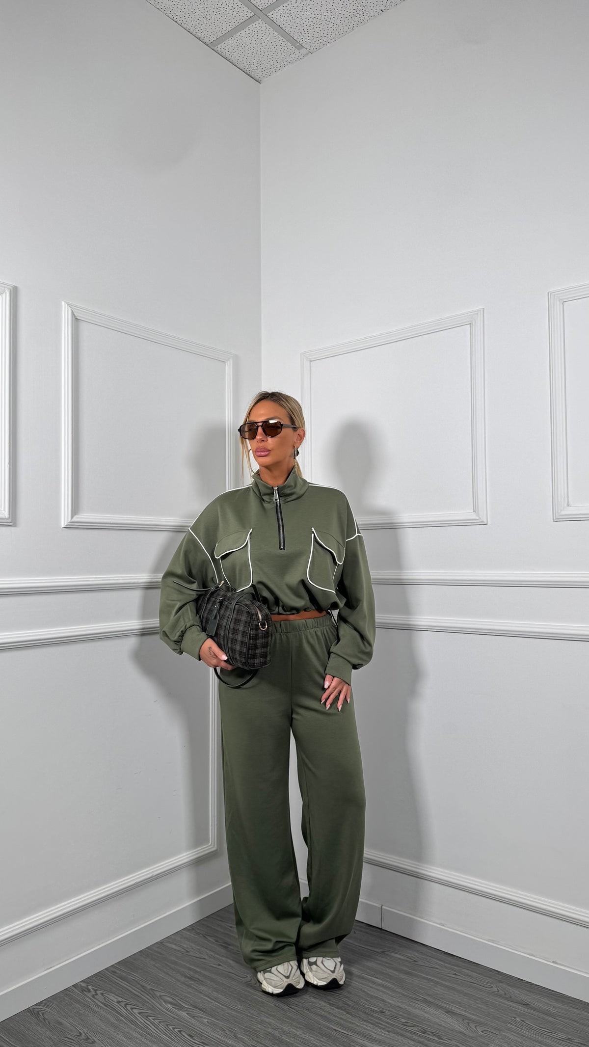 Coordinato tuta con tasconi Sandy verde militare 39161