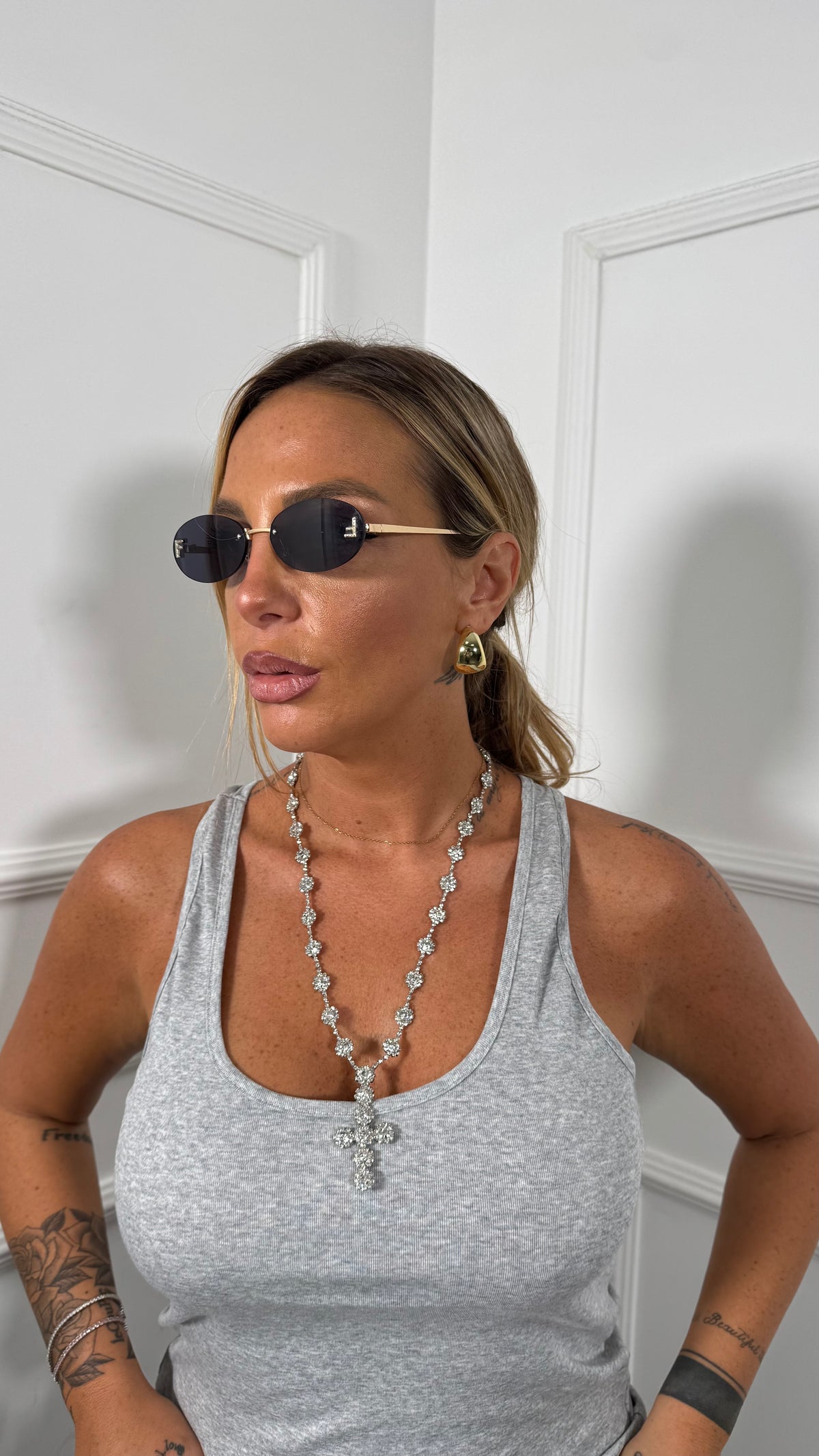 Collana lunga con croce e strass argento