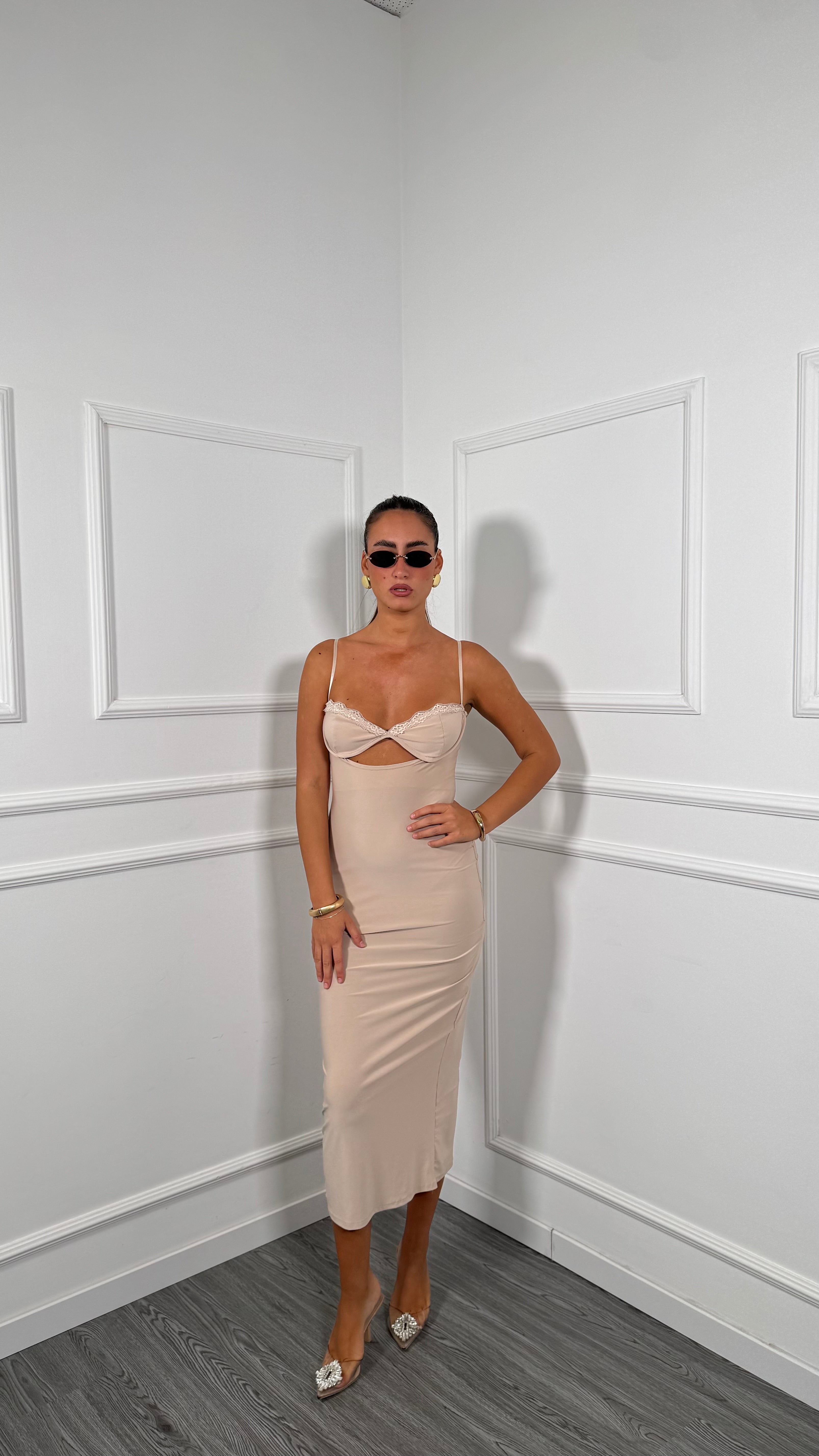 Abito midi in lycra cut out con dettaglio in pizzo Cecilia nude 16811