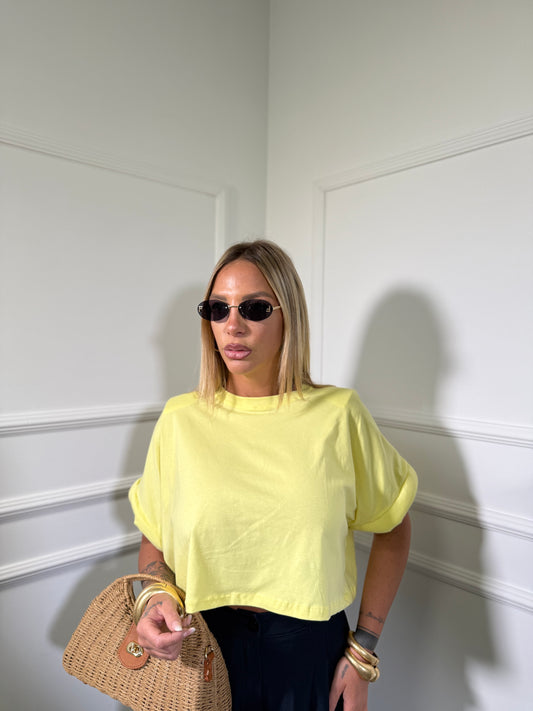 T-shirt crop con spalline e risvolto imbottito gialla 5649