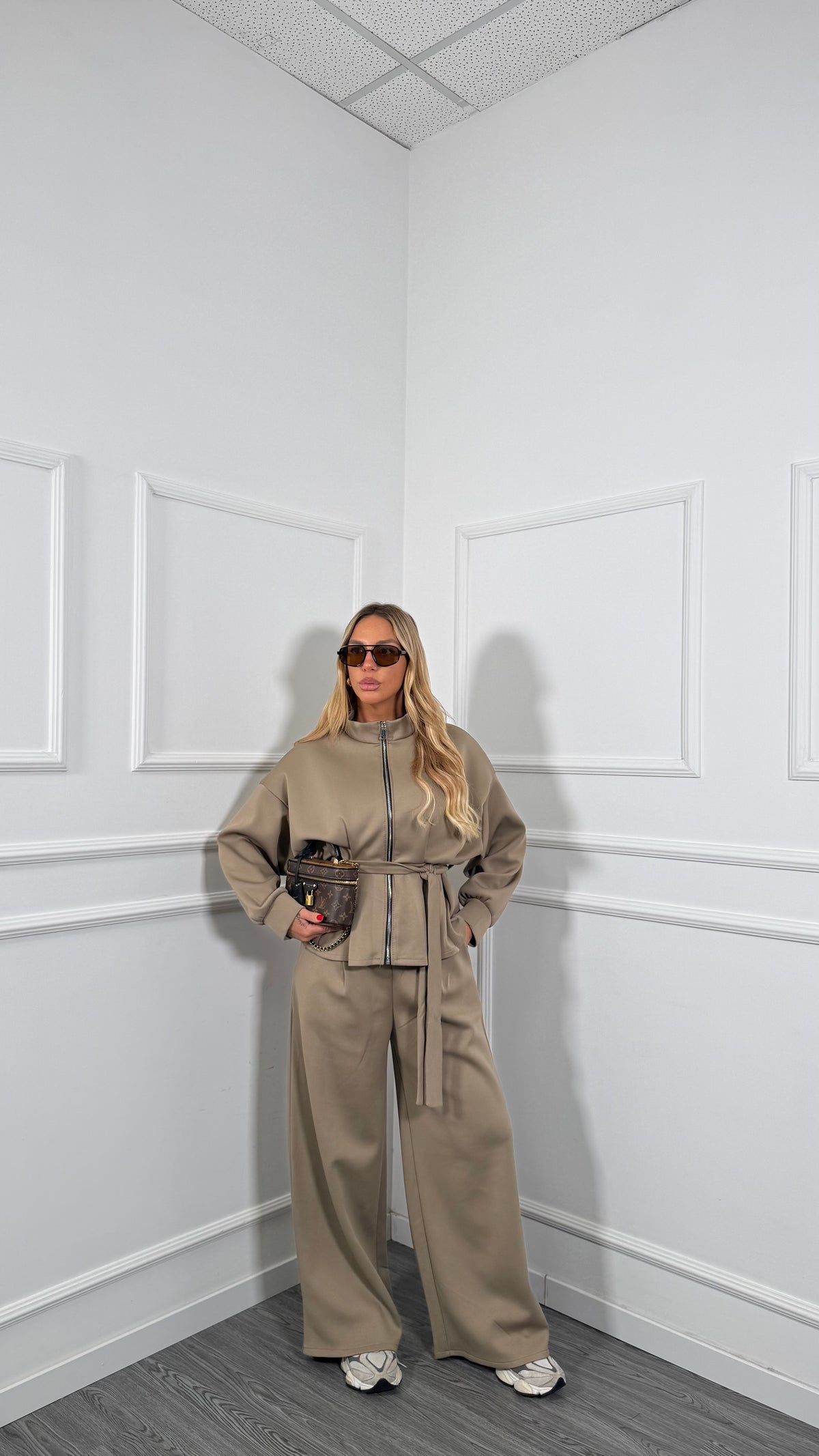 Coordinato tuta con fusciacca Marshall taupe 22738