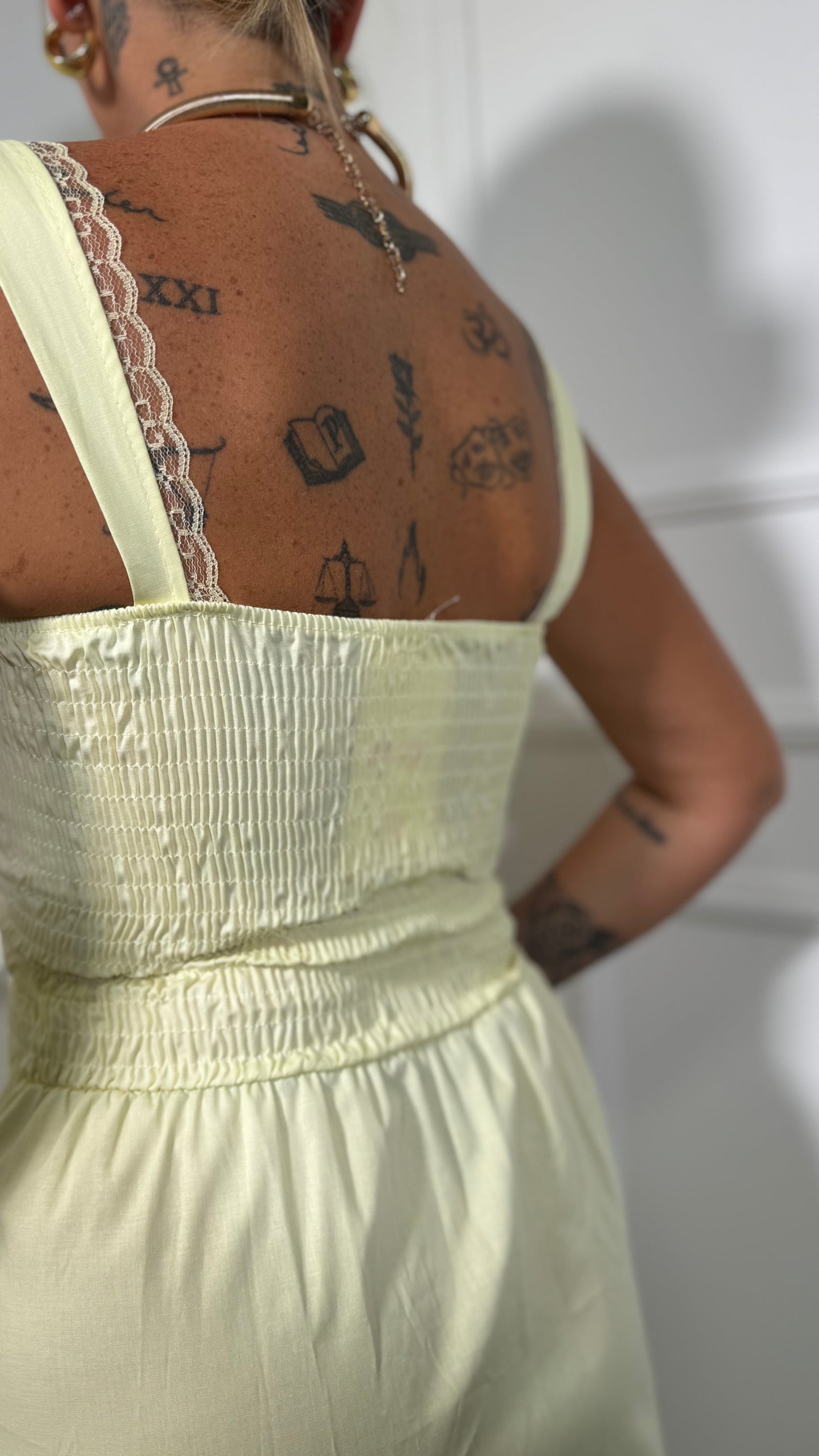 Abito midi in cotone con pizzo Klaren giallo paglino 1266