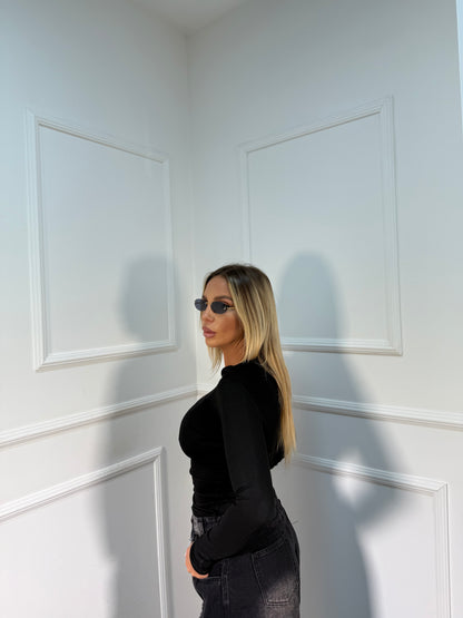 Shirt in cotone scollo asimmetrico nera mfs15046