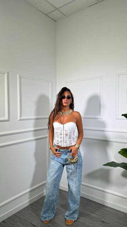 Jeans palazzo con ricami lavaggio chiaro a3485
