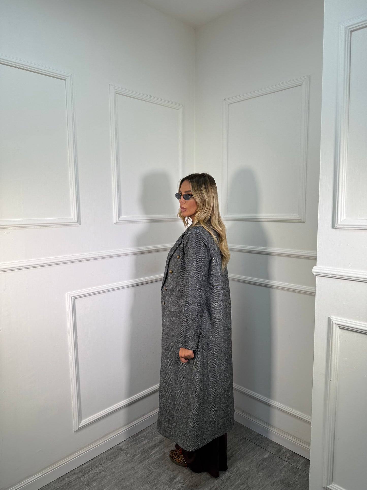 Cappotto spigato doppiopetto con spalline grigio 2898