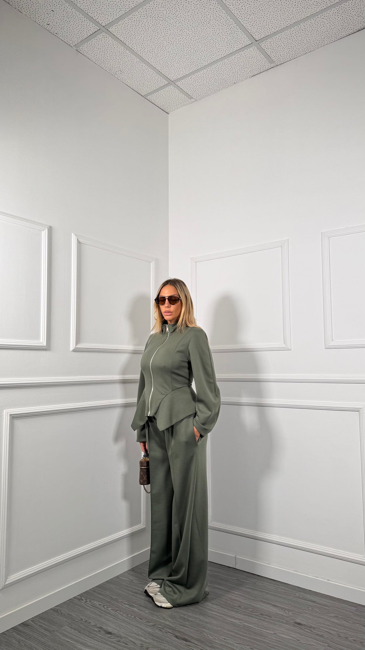 Coordinato tuta con felpa avvitata verde militare m8763