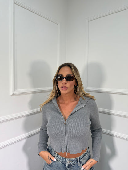 Maglioncino a costine con zip e cappuccio grigio 0828