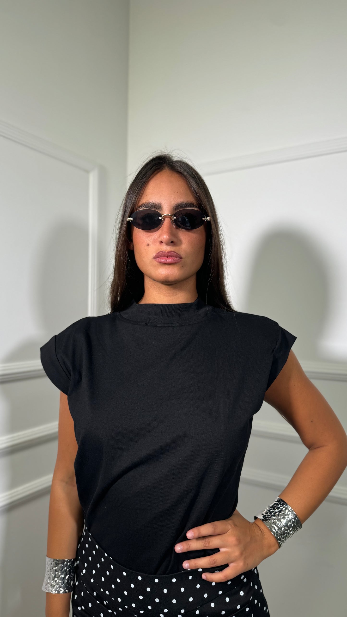 T-shirt giro manica con spalline nera