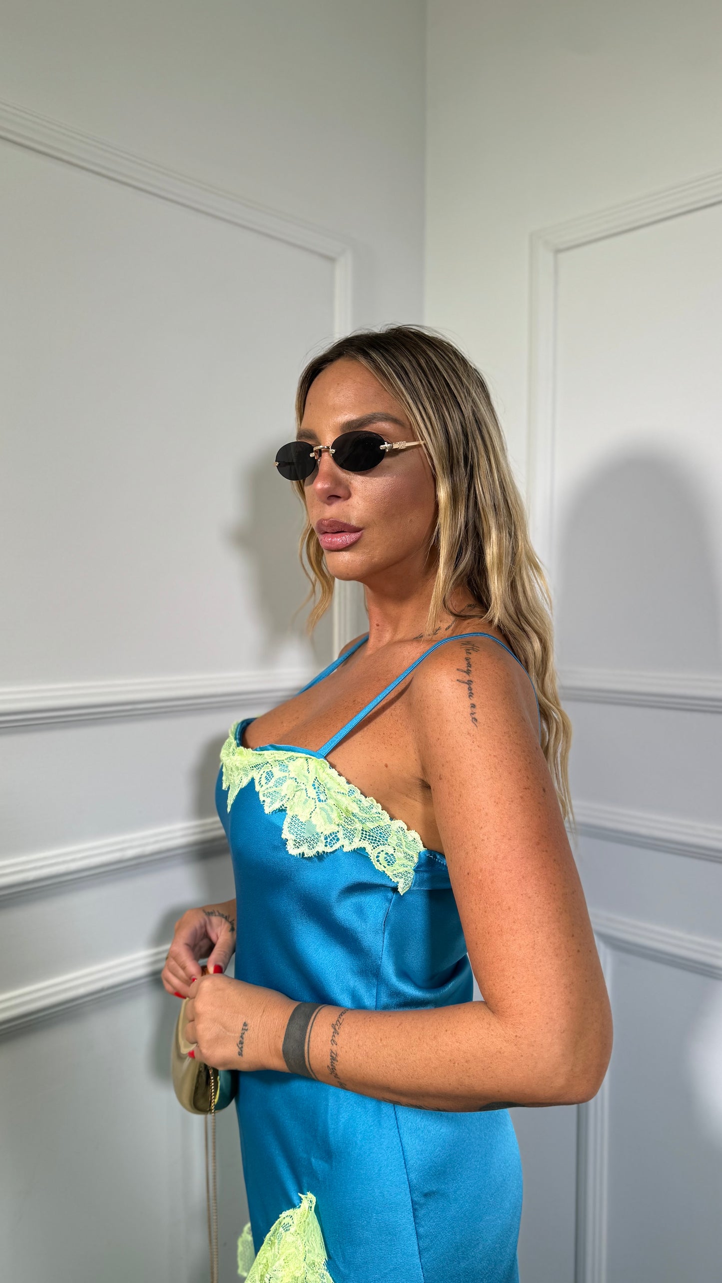 Abito lungo in satin con pizzo Conca turchese hp10238