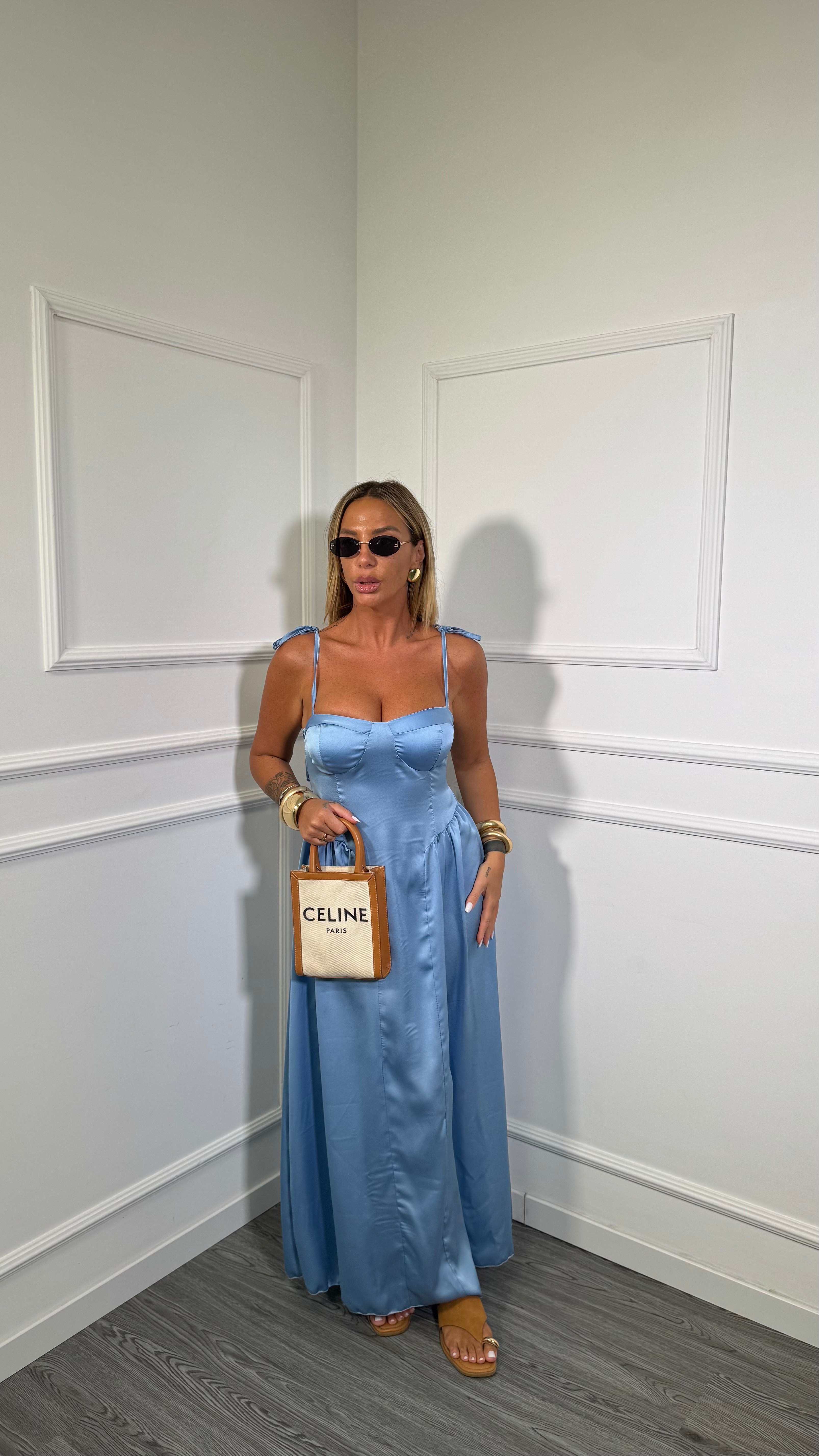 Abito lungo in raso azzurro