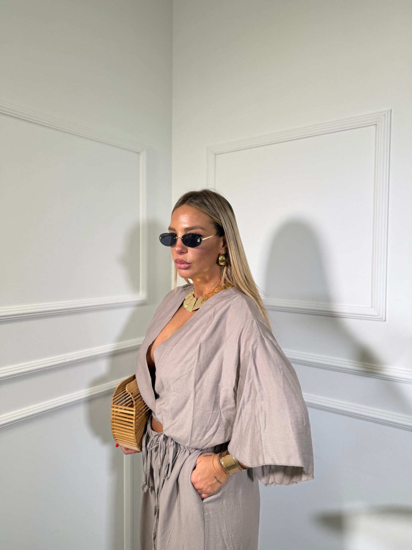 Coordinato con blusa a portafoglio (Curvy) Zamira taupe 335