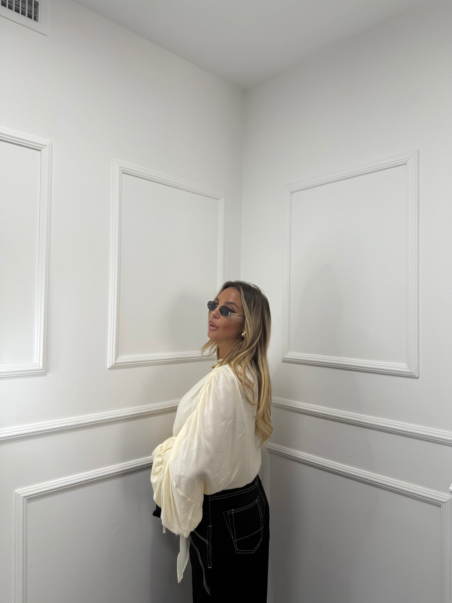 Blusa con fiocco Dafne burro h10077