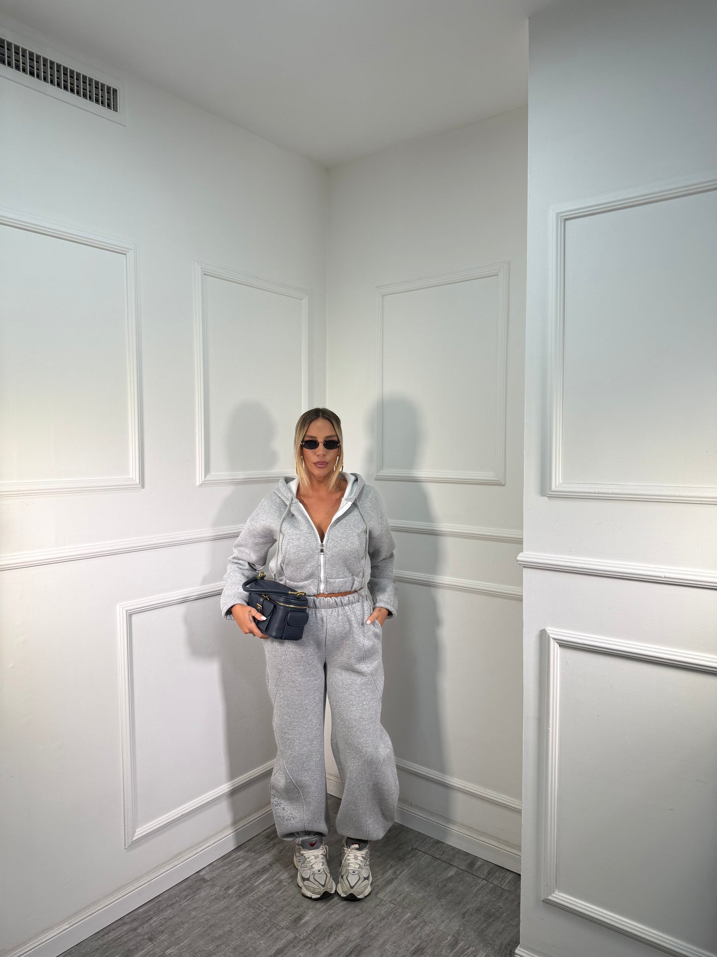 Coordinato in tuta Essential grigio