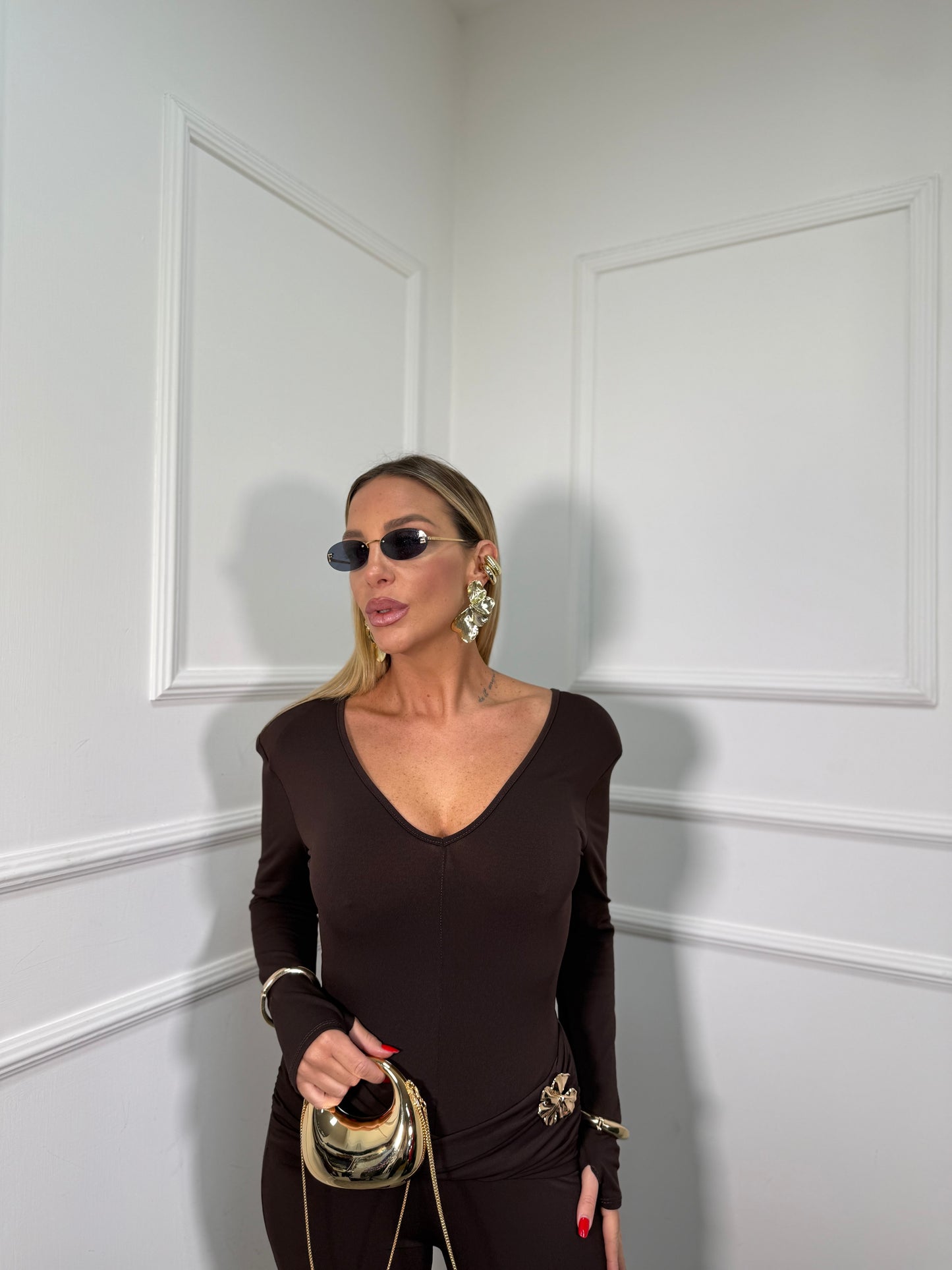 Jumpsuit con drappeggio e spilla Diptyque cioccolato 6650