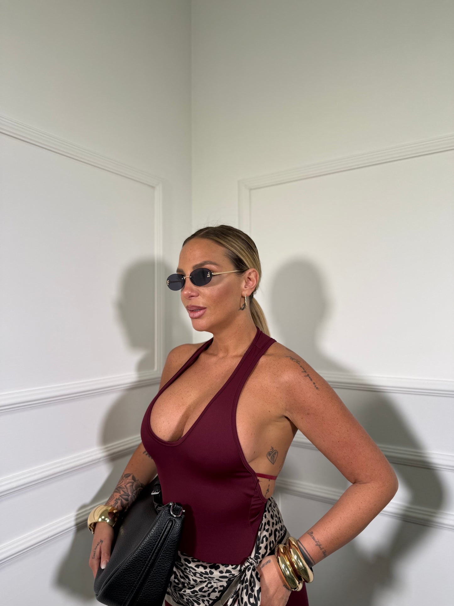 Abito midi in lycra scollato sul retro Maya bordeaux