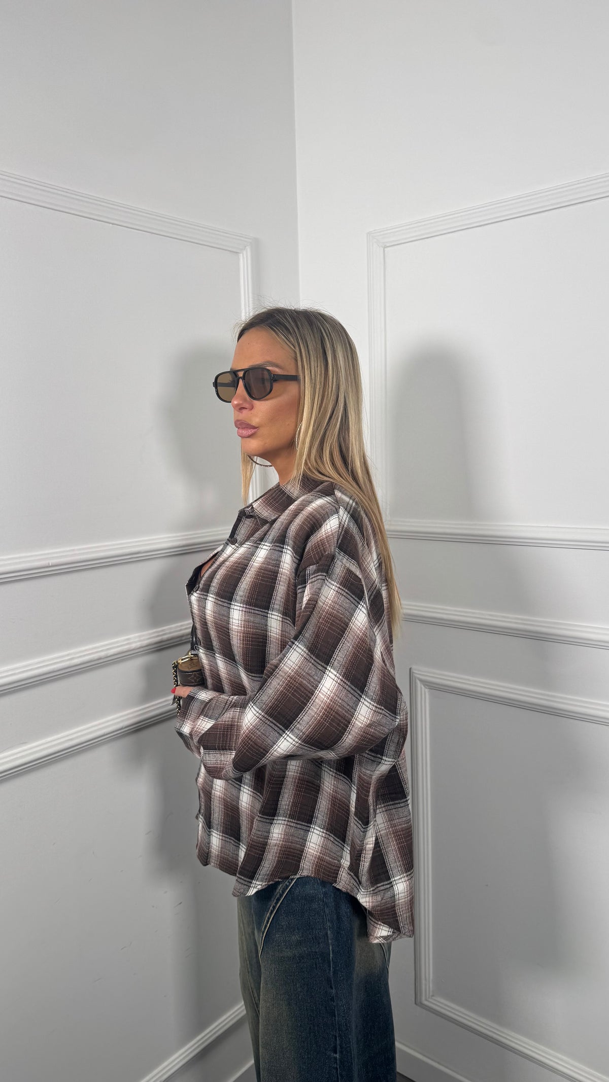 Camicia a quadri oversize con spalline in flanella marrone/taupe mf2695