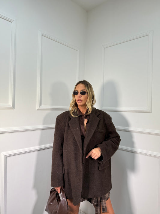Blazer oversize con spalline in lana cotta cioccolato by justwest