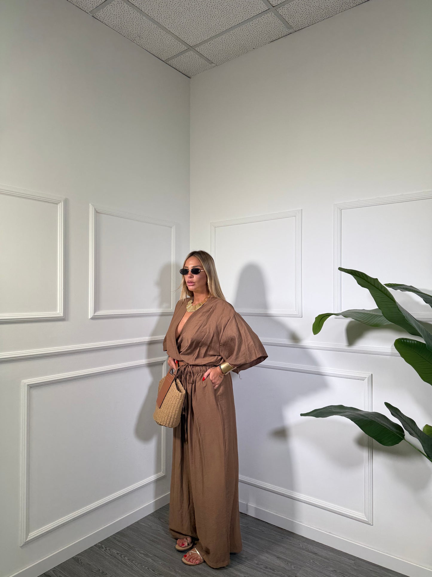 Coordinato con blusa a portafoglio (Curvy) Zamira camel 335
