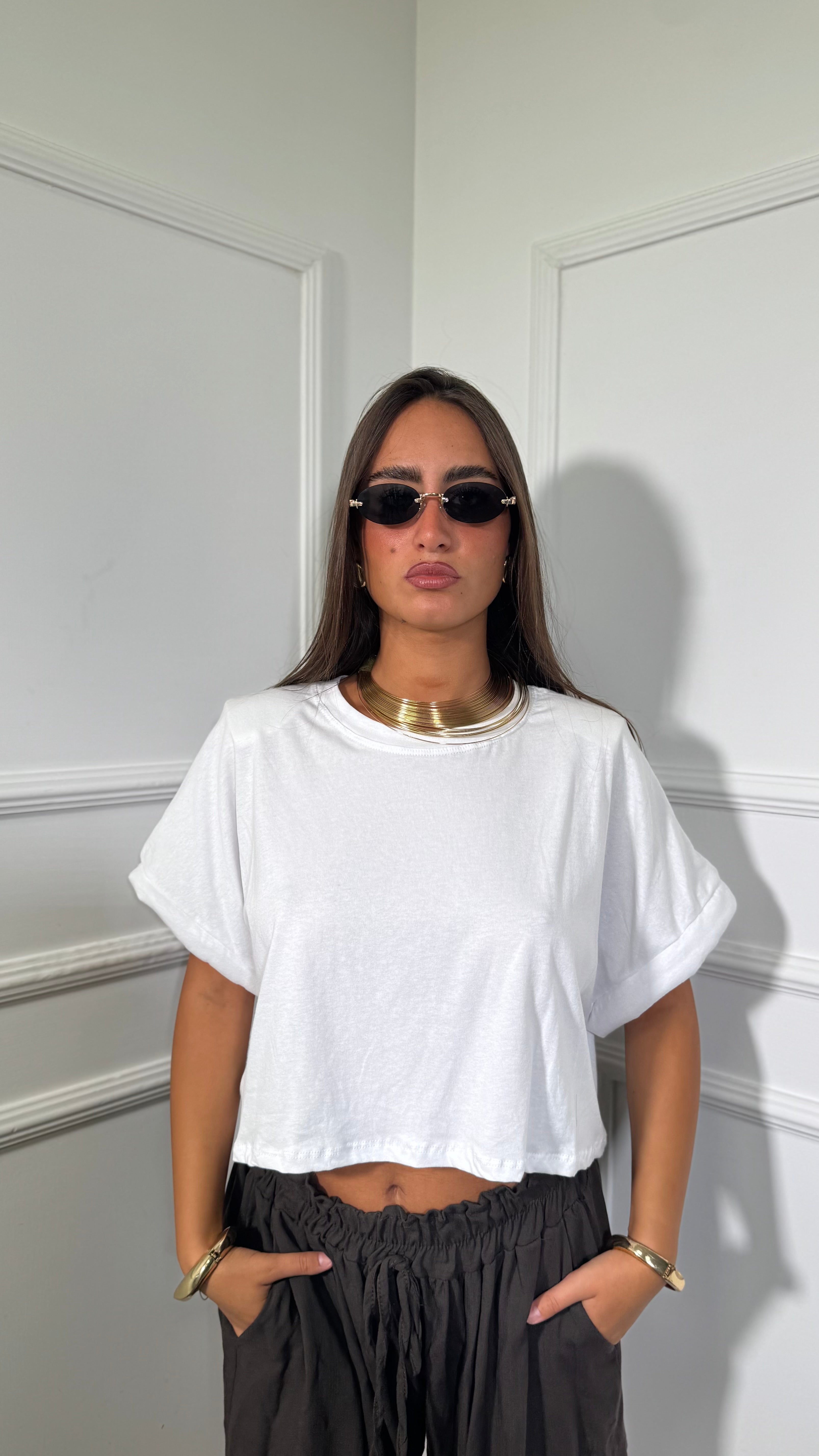 T-shirt crop con spalline e risvolto imbottito bianca 5649