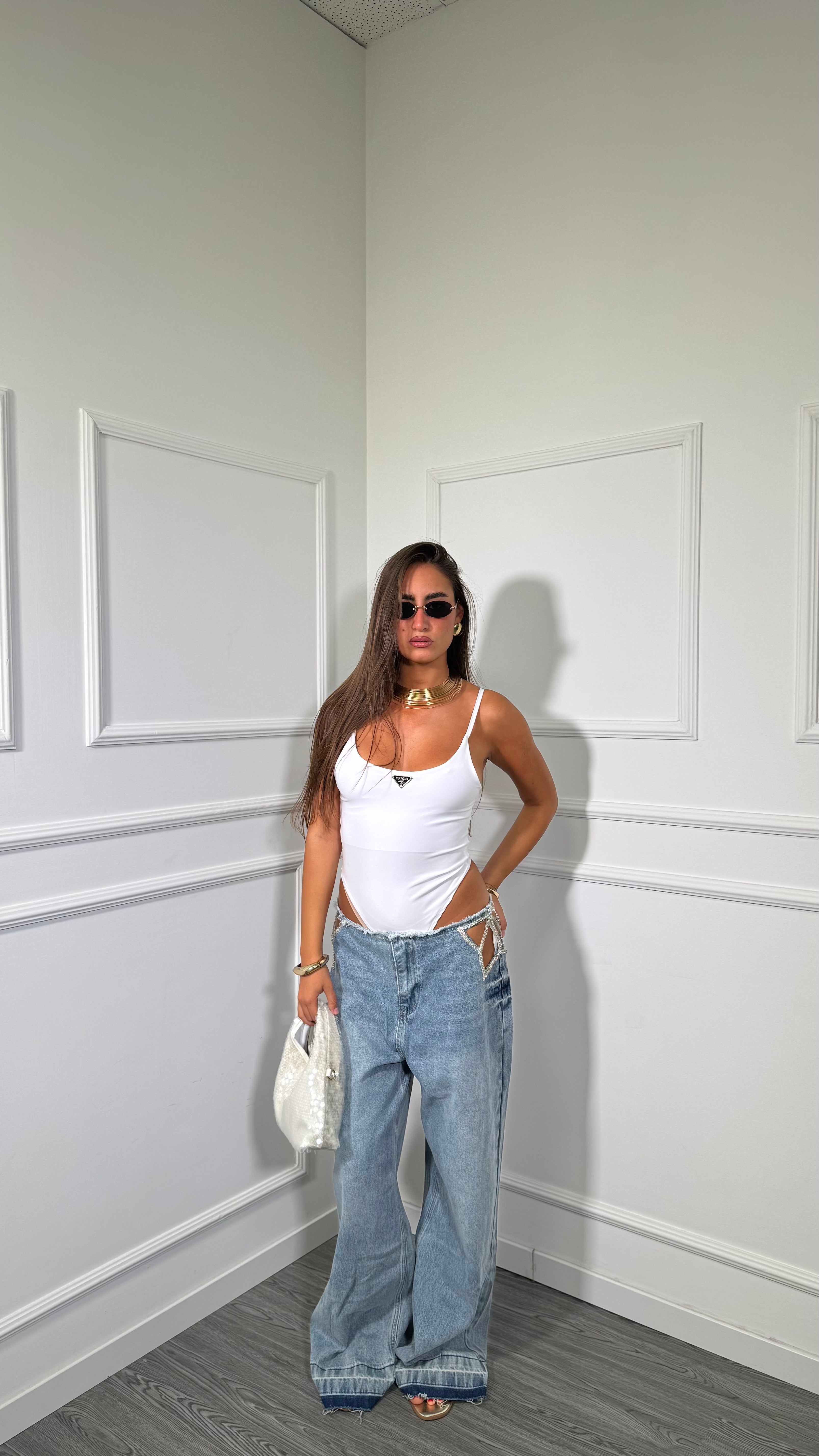 Jeans palazzo con dettaglio gioiello  lavaggio medio 91130