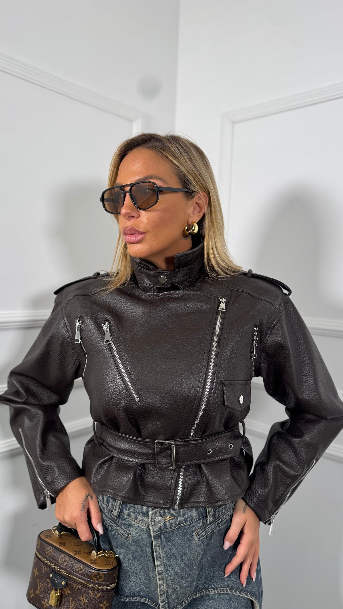 Biker ecopelle strutturato con spalline Sinclar caffè k6662