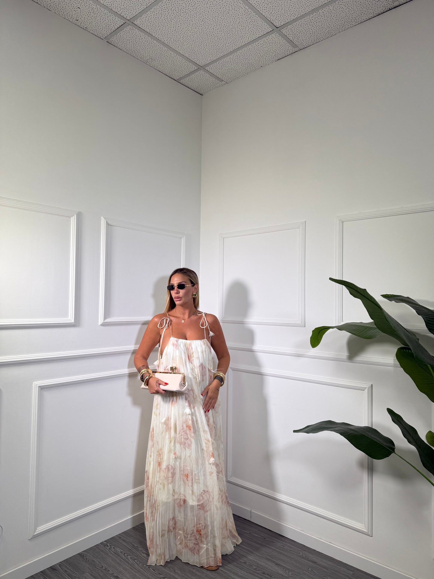 Abito plisse lungo in chiffon Cheryl crema j9465