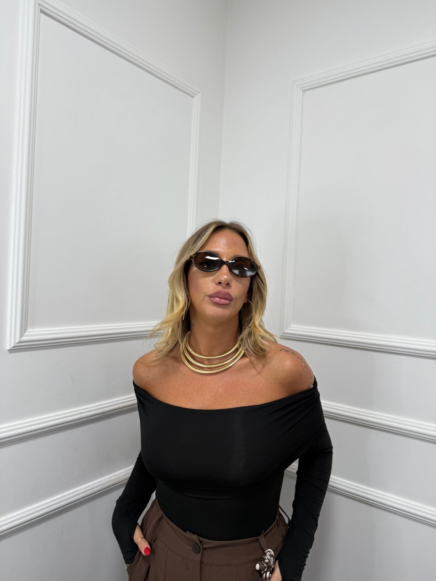 Shirt scollo a barca in viscosa Brendy nero ng3811