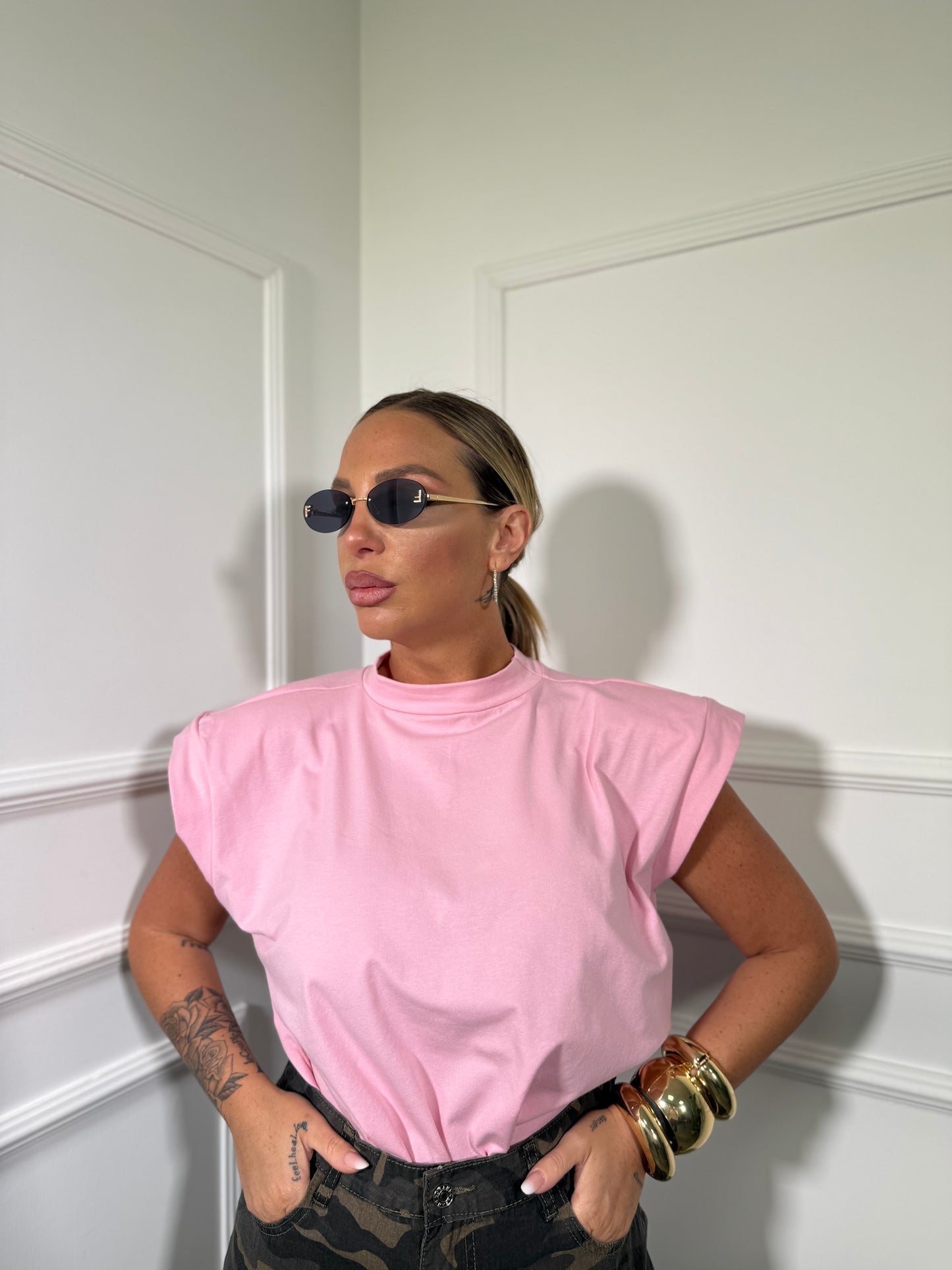 T-shirt giromanica con spalline Sunny (vari colori)