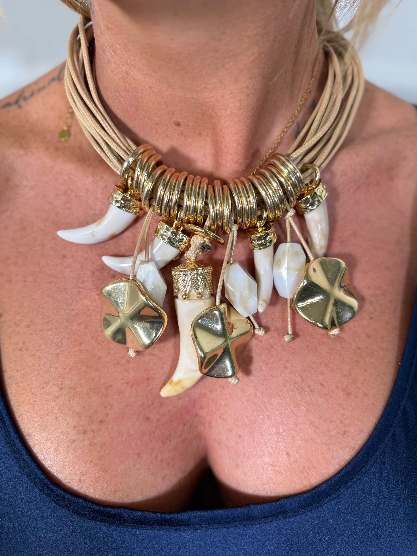 Collana girocollo con pendenti oro