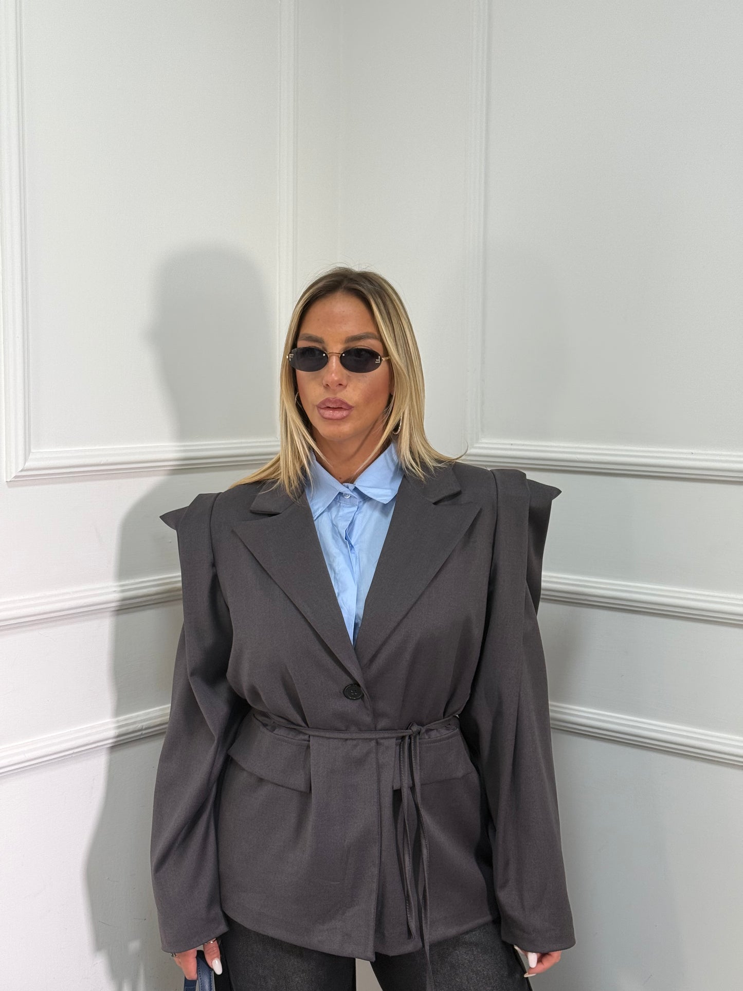 Blazer con spallina strutturata grigio antracite gi50785