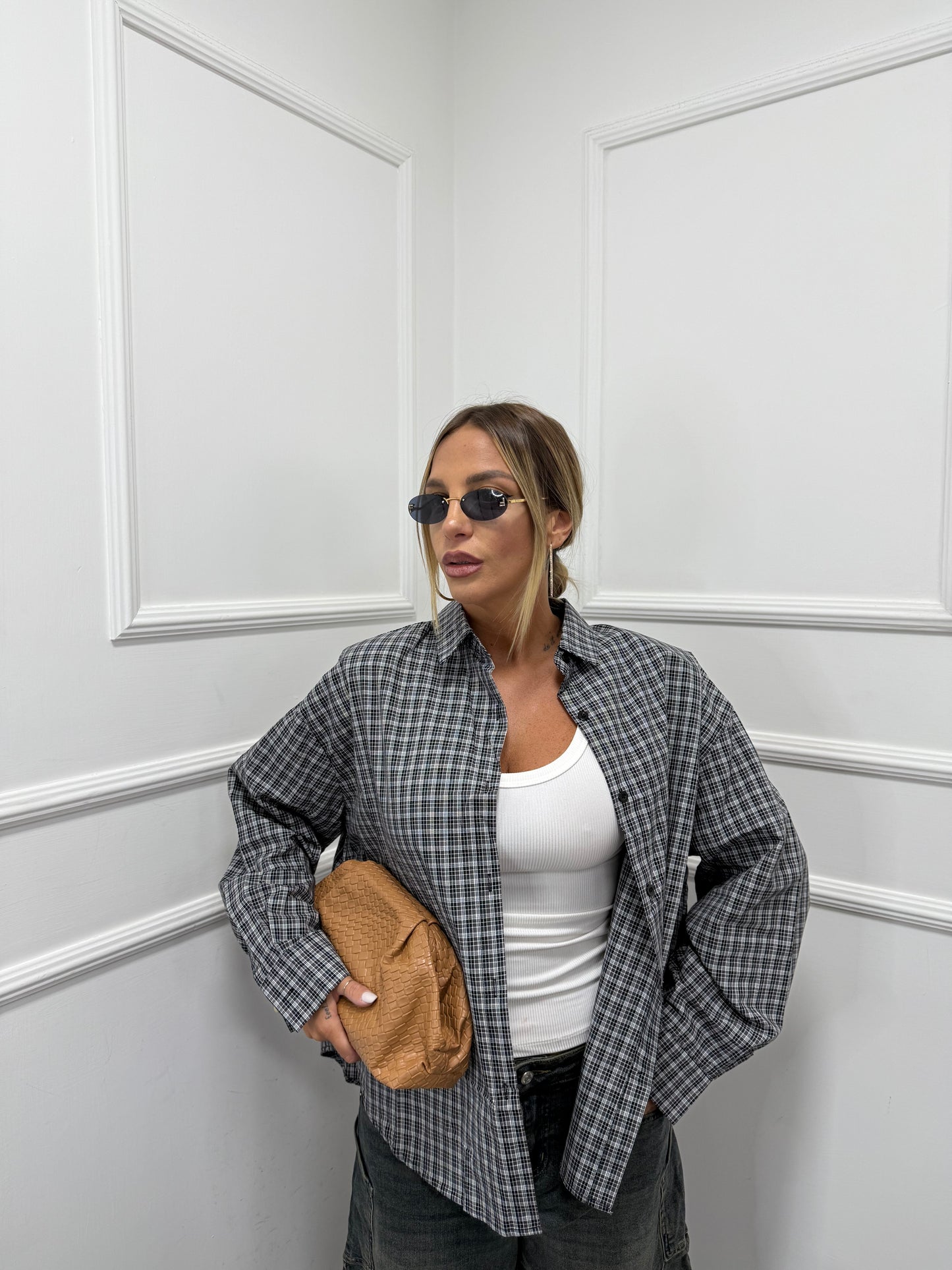 Camicia oversize con spalline Vibes grigio/nero mf2695