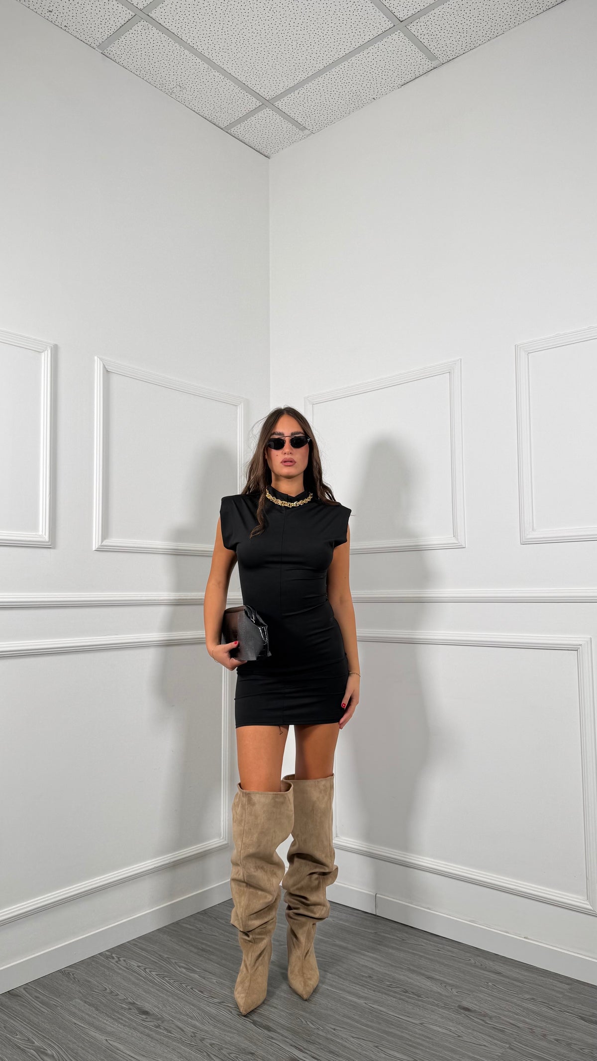 Abito corto in lycra giromanica con spalline nero