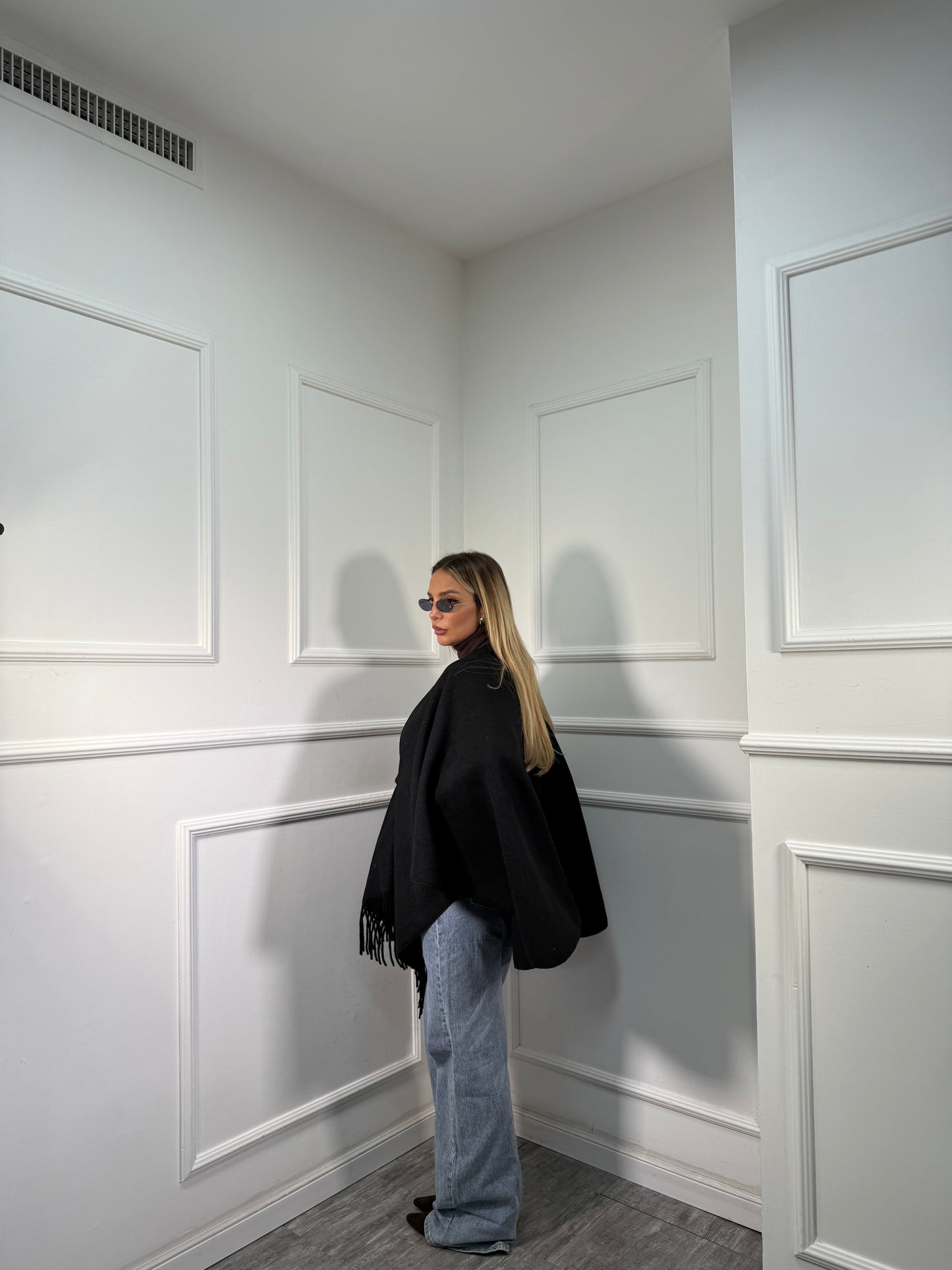 Mantella in misto lana Medellín nera 831