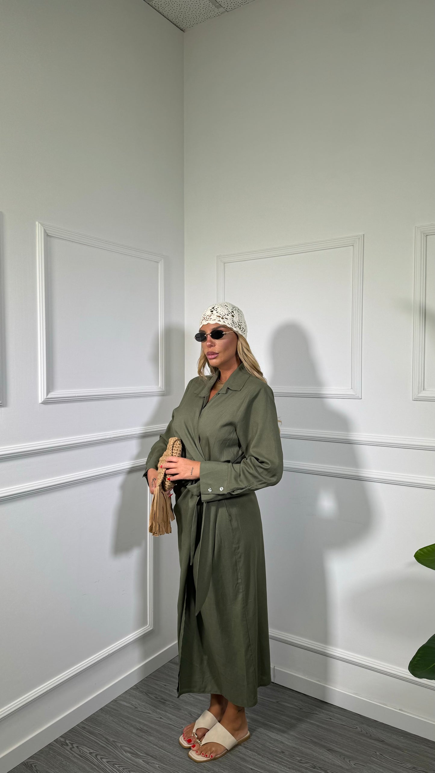 Abito midi portafoglio in lino (curvy) con spalline Brusco verde militare 001586