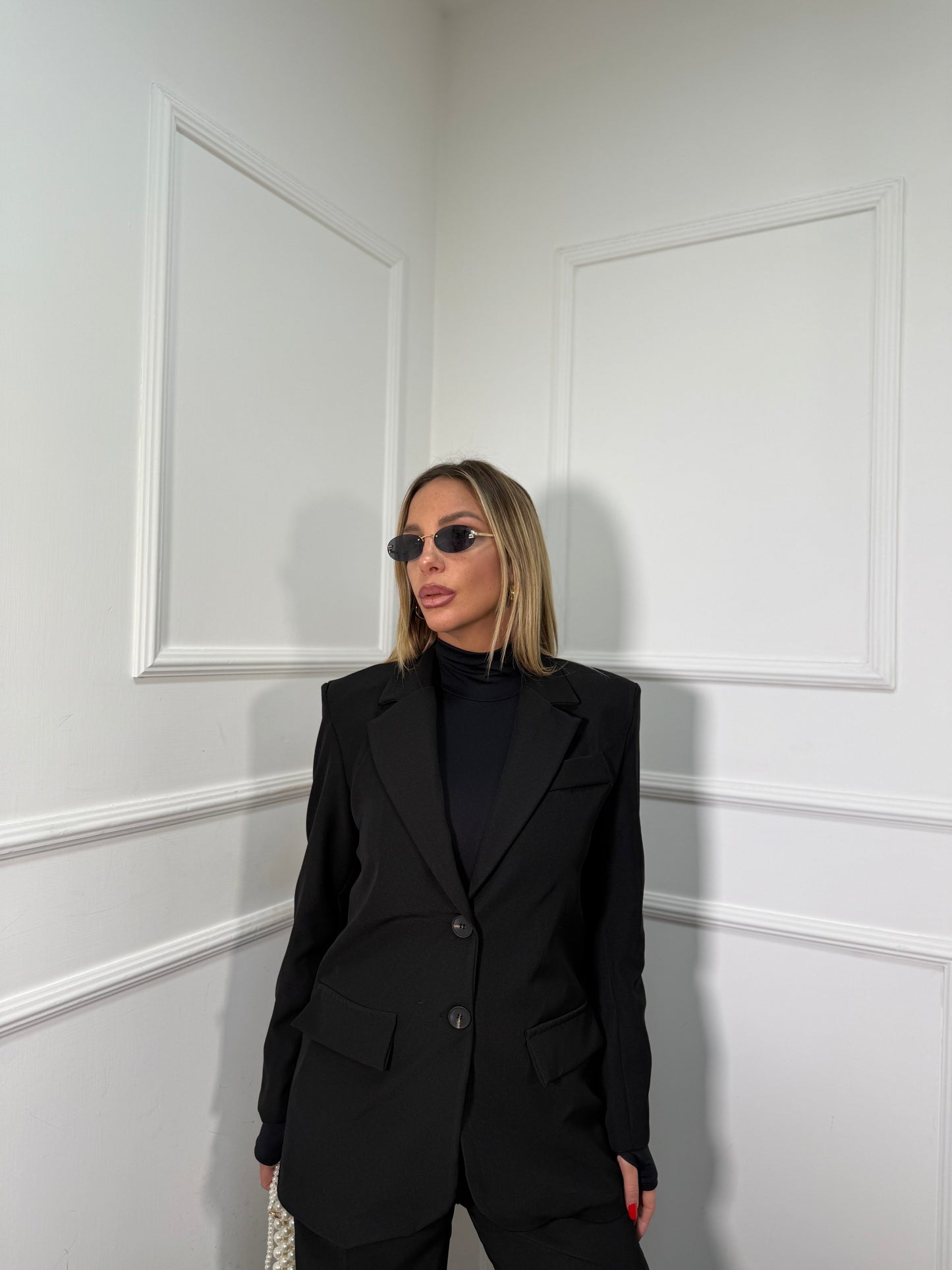 Tailleur con spalline Kendra nero m10114