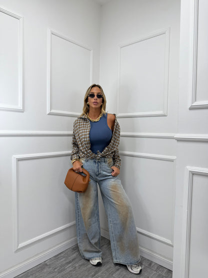 Jeans palazzone lavaggio chiaro effetto sabbiato s21127 by monique